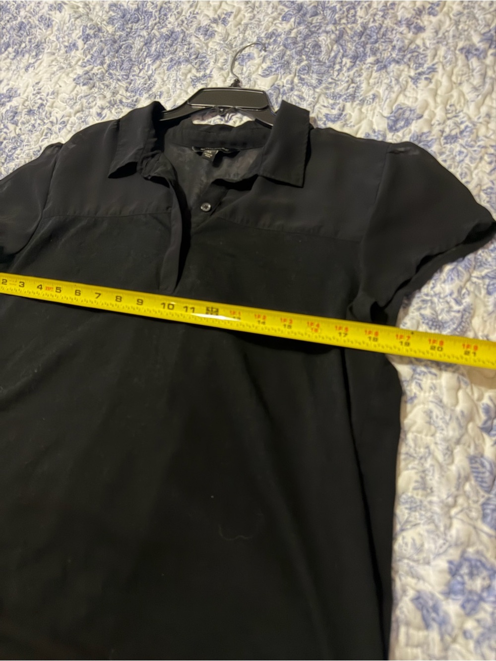 Banana Republic Black Sheer Yoke Short Sleeve Blouse - Picture 4 of 6